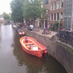 Reddingssloep in Amsterdam canal